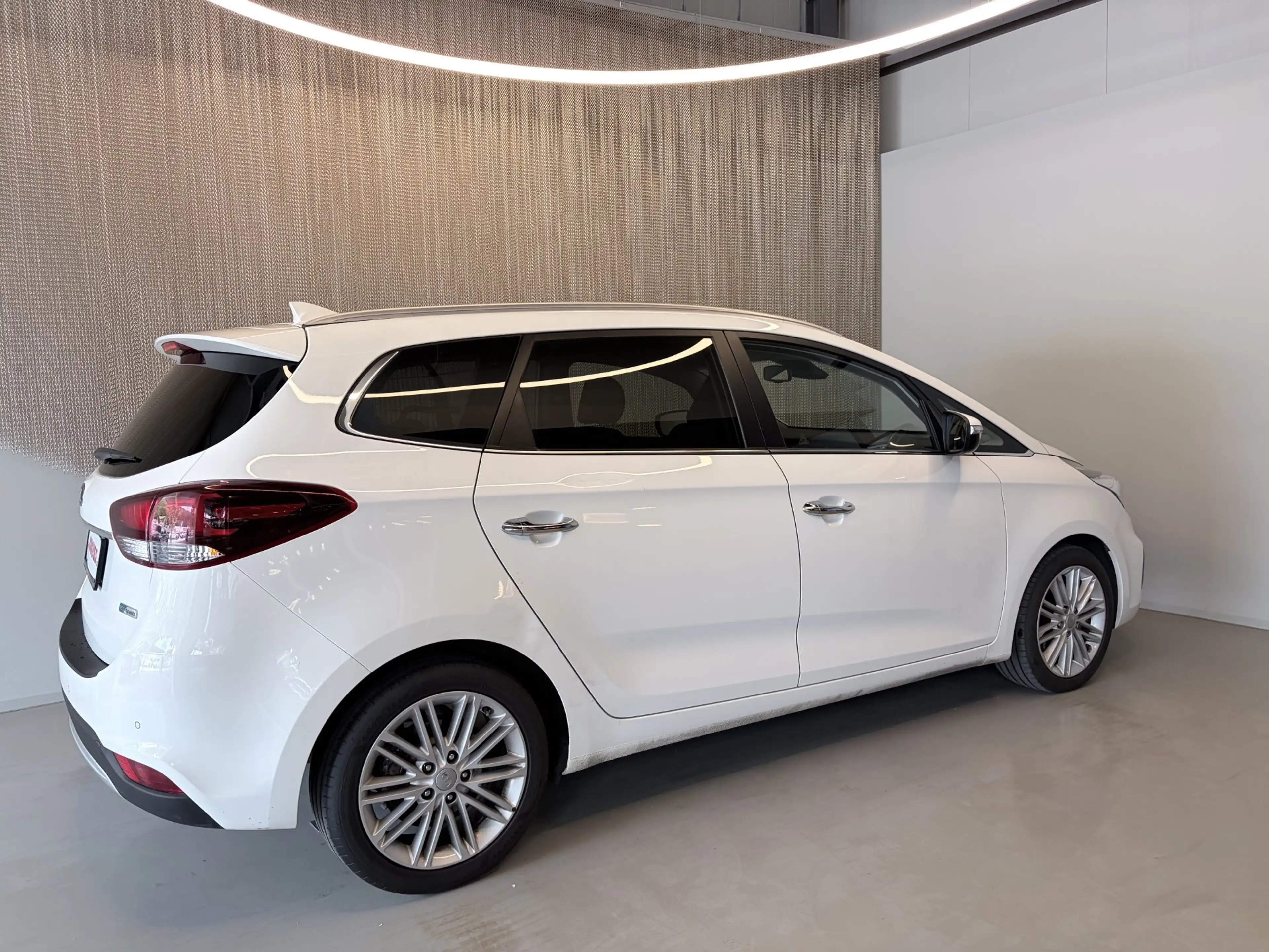 Kia Carens 1,7 CRDi ISG Gold — photo 6