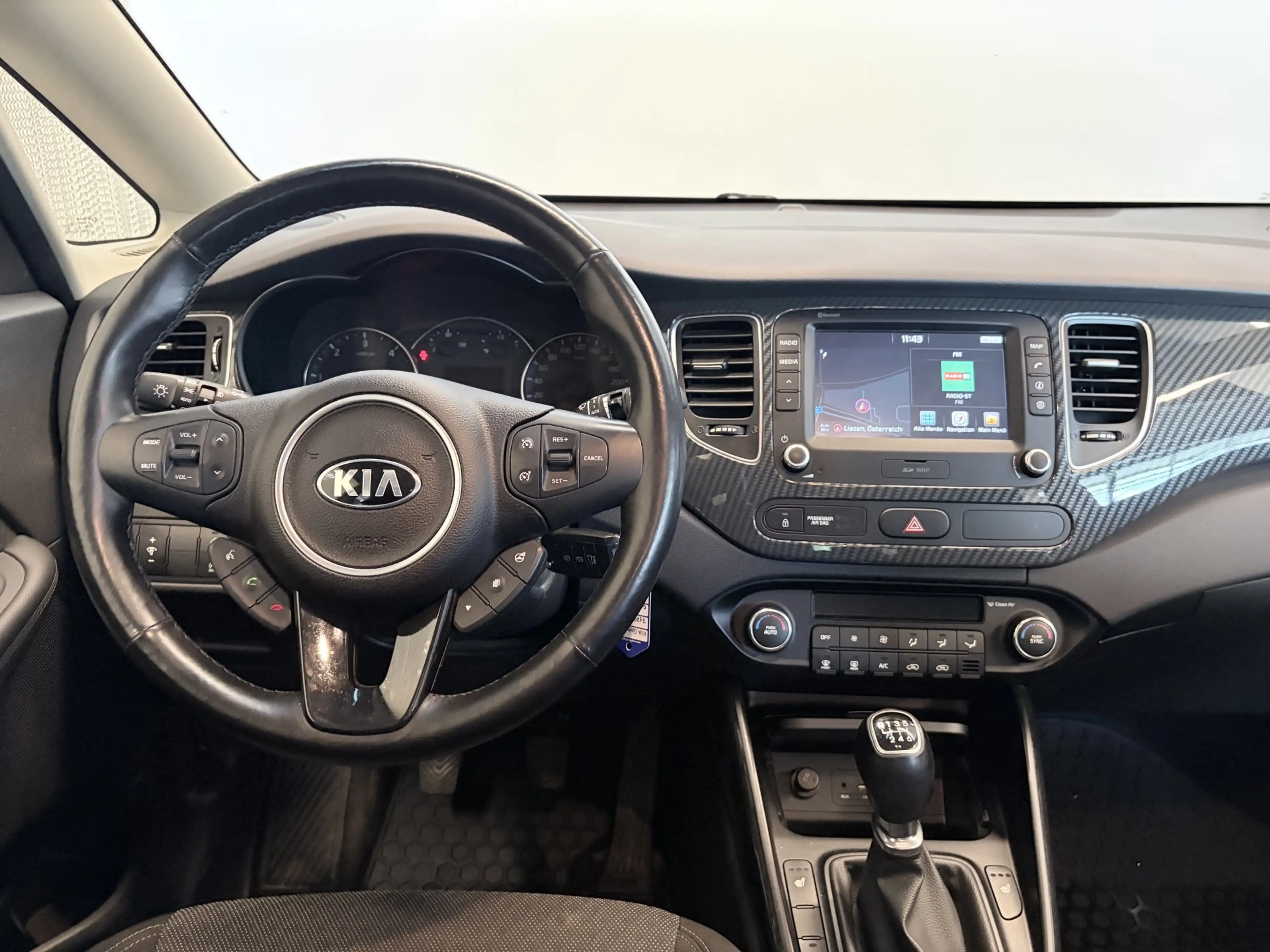 Kia Carens 1,7 CRDi ISG Gold — photo 11