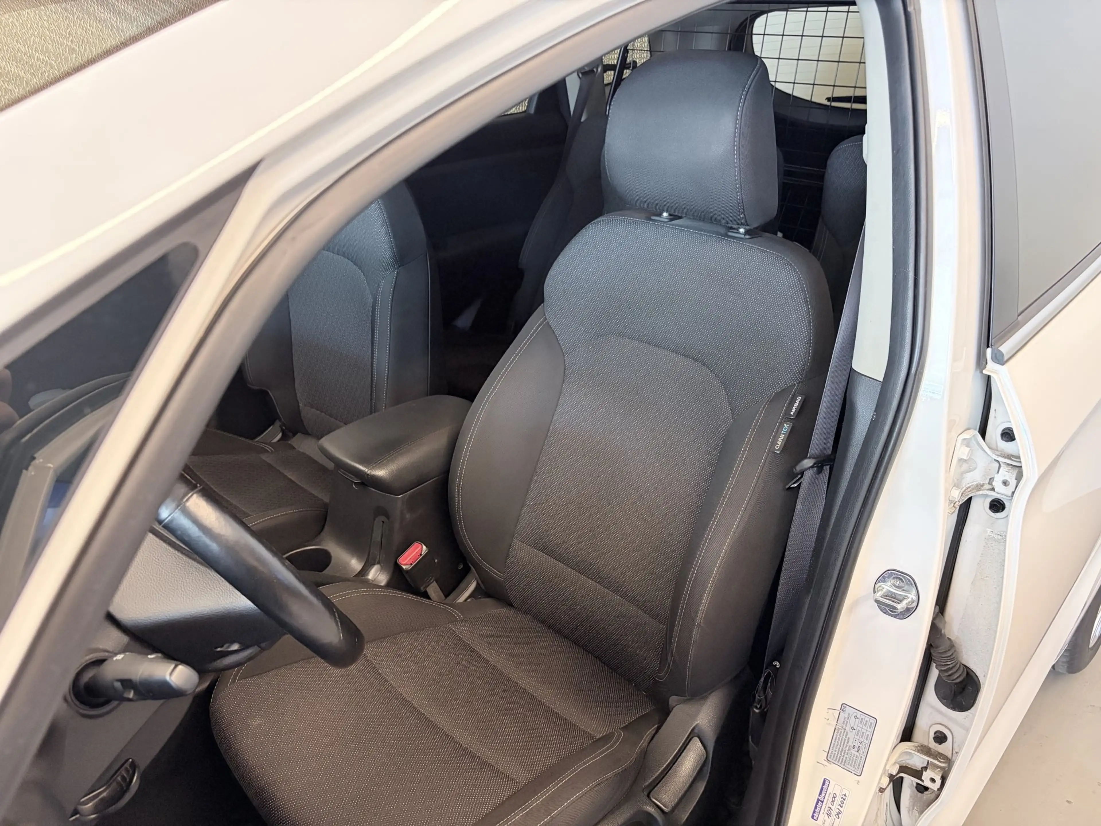 Kia Carens 1,7 CRDi ISG Gold — photo 7
