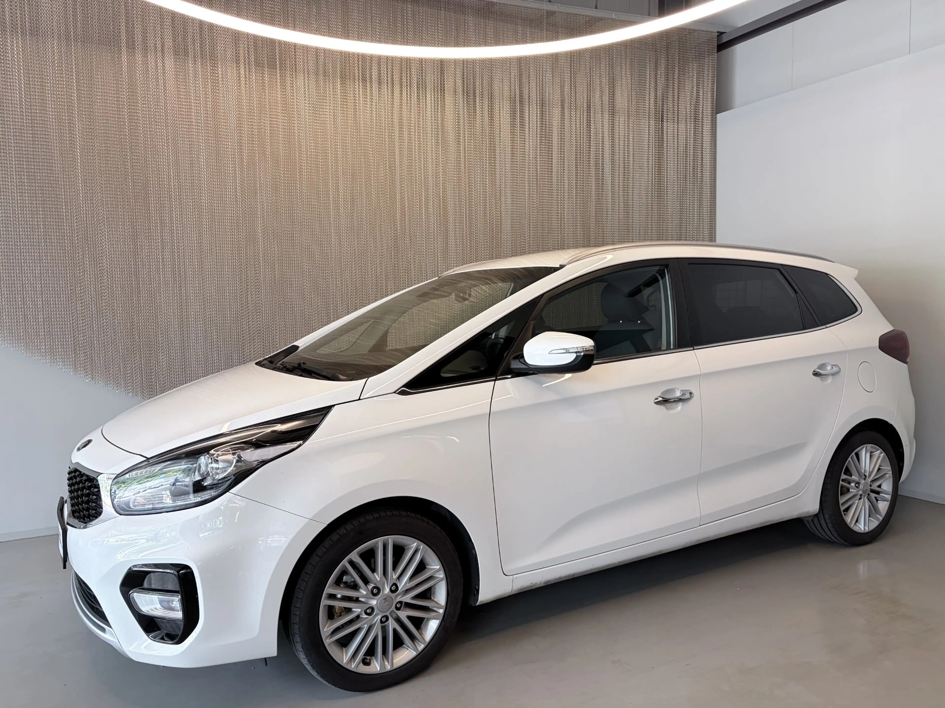 Kia Carens 1,7 CRDi ISG Gold — photo 3