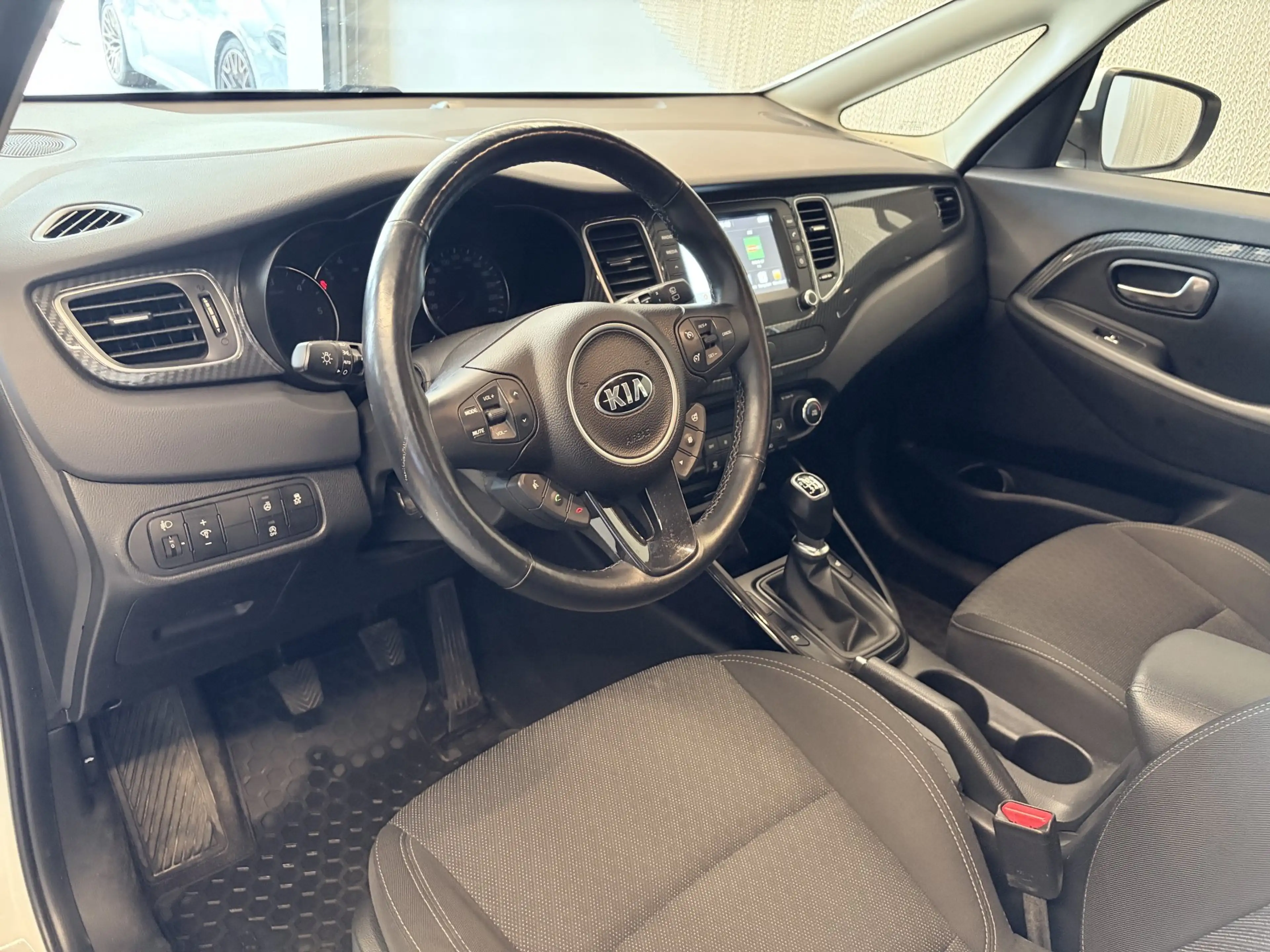 Kia Carens 1,7 CRDi ISG Gold — photo 9