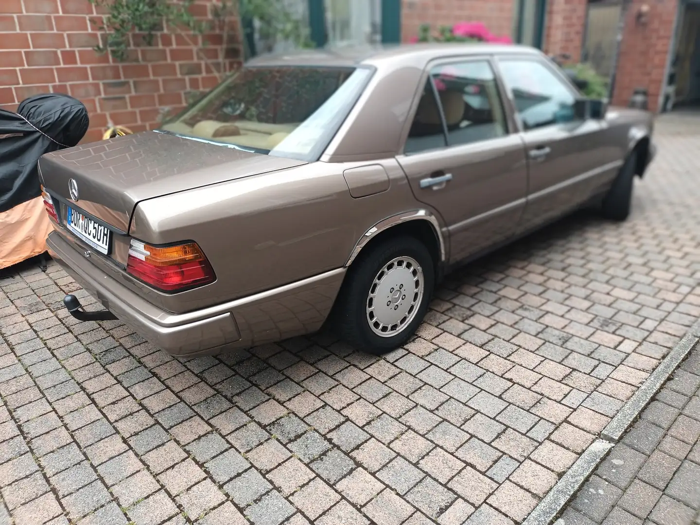 Mercedes-Benz E 300 Bronze - 2