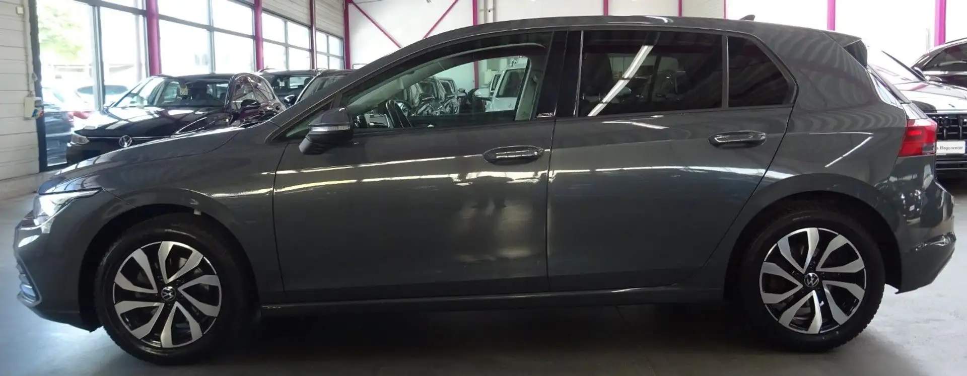 Volkswagen Golf 8 2.0 TDI Active*AHK*ACC*CAM*SHA*SH*NAVI* Grigio - 2