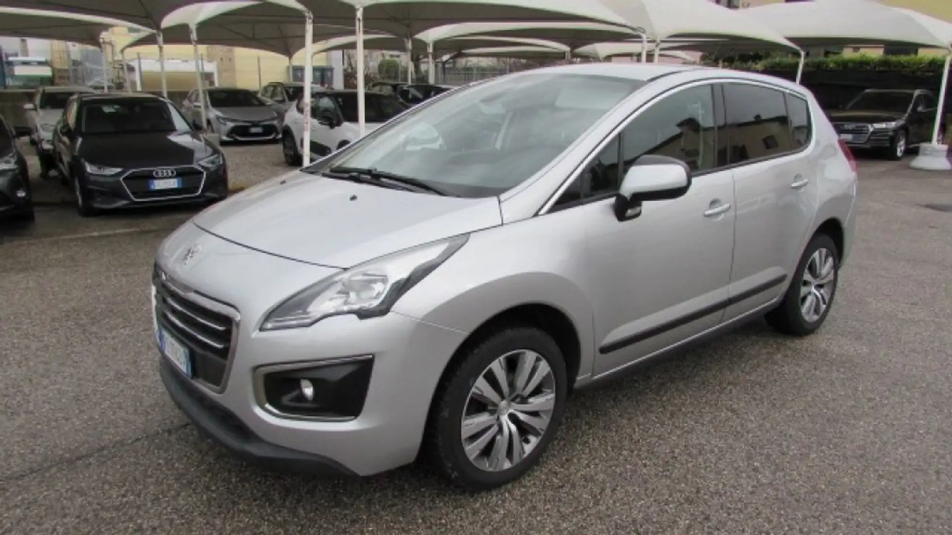 Peugeot 3008 BlueHDi 120 S&S Business Silber - 2