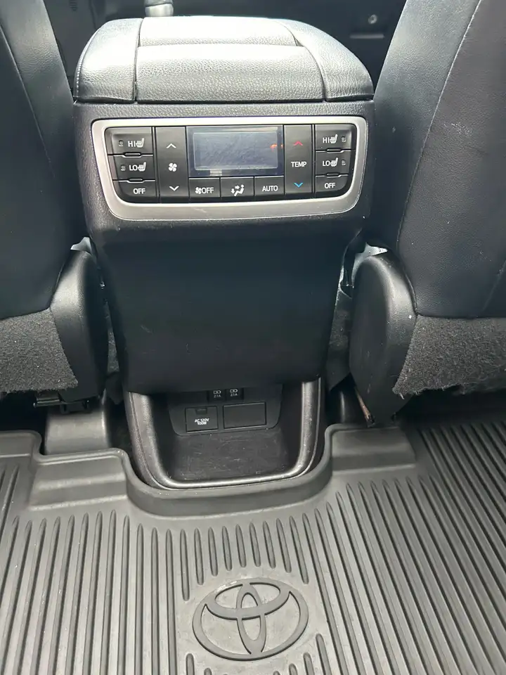 Toyota Highlander снимка Toyota Highlander