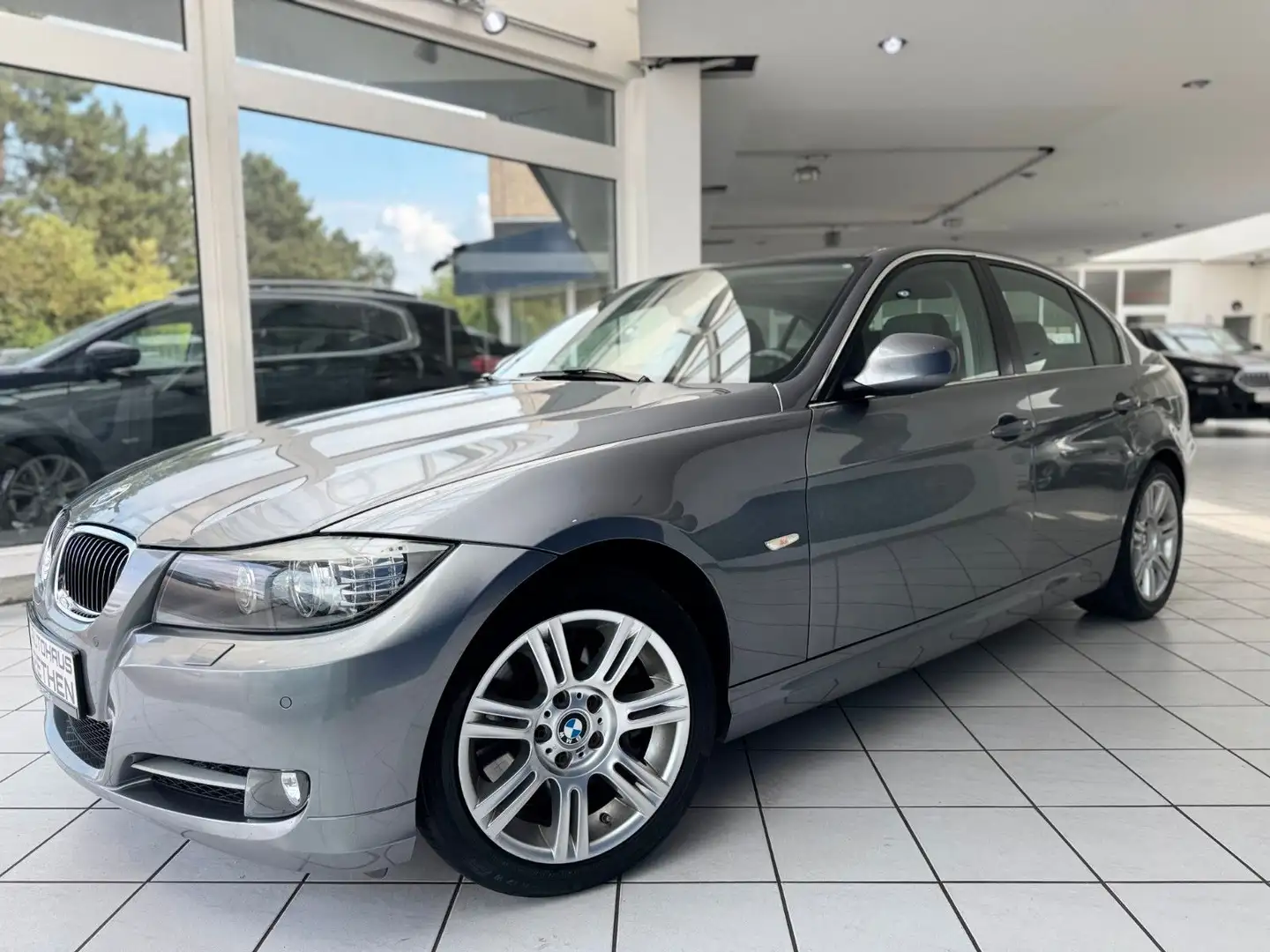 BMW 335 d *XENON*NAVI-PROF.*M Felgen*PDC Gris - 2