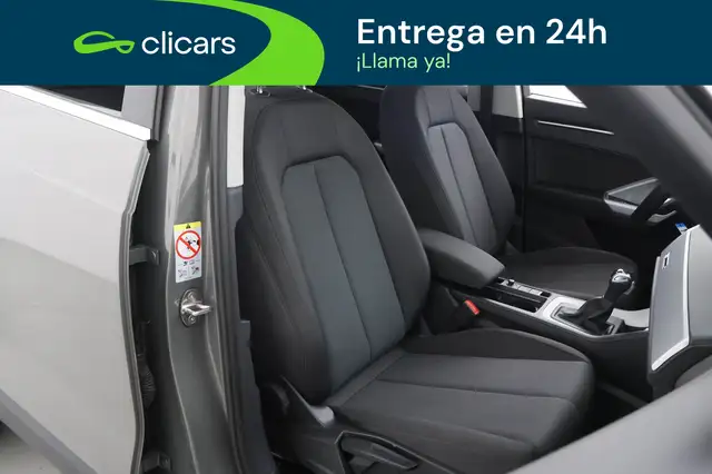 Audi Q3 view 16