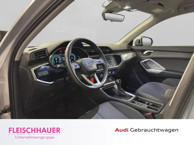 Audi Q3 view 9