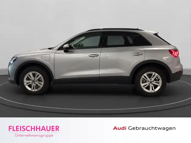 Audi Q3 view 3