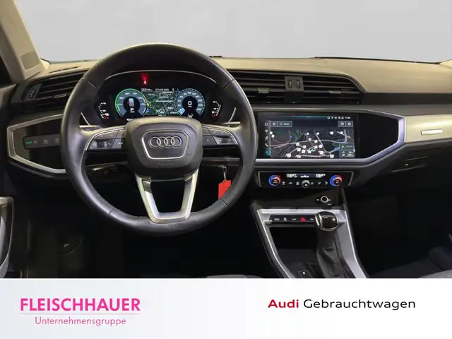 Audi Q3 view 14