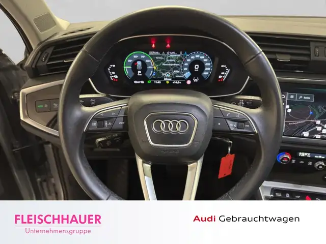 Audi Q3 view 10