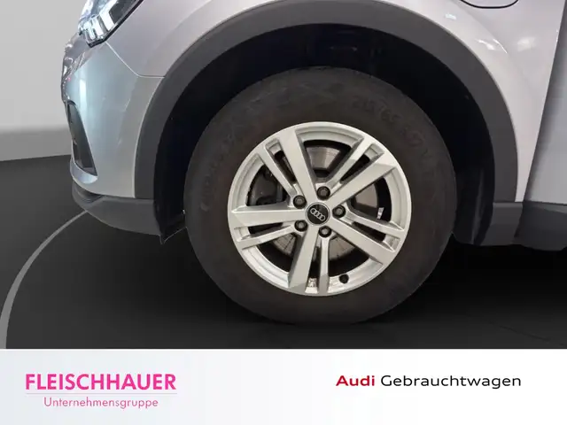 Audi Q3 view 22