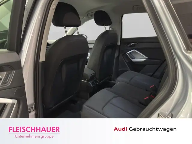 Audi Q3 view 13
