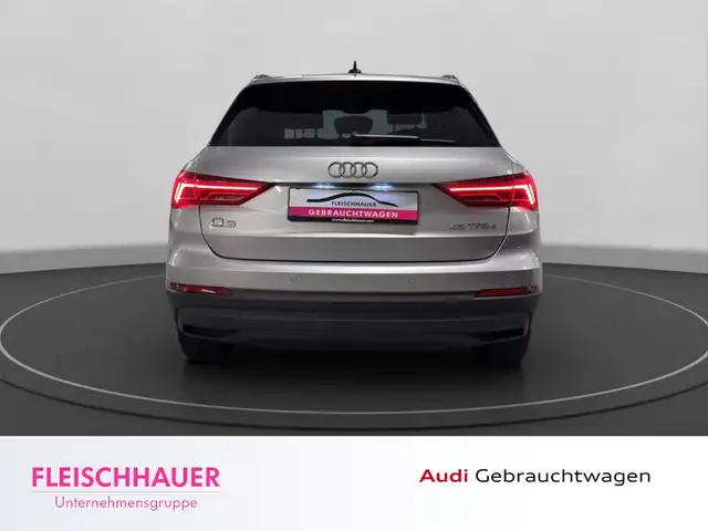 Audi Q3 view 5