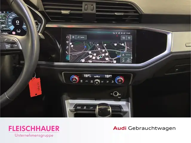 Audi Q3 view 16