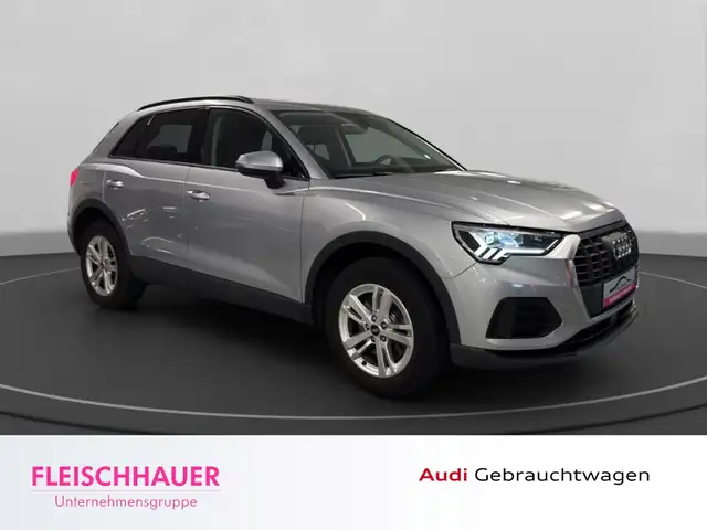 Audi Q3 view 8