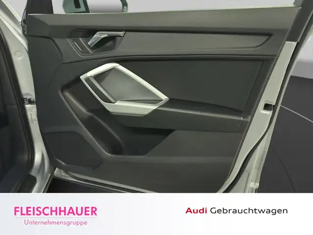 Audi Q3 view 17