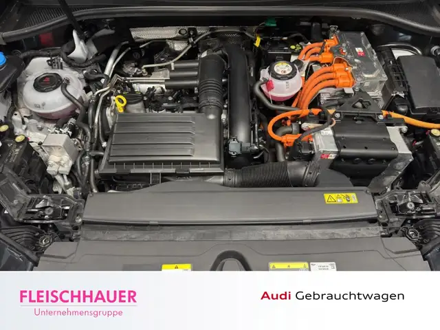 Audi Q3 view 21