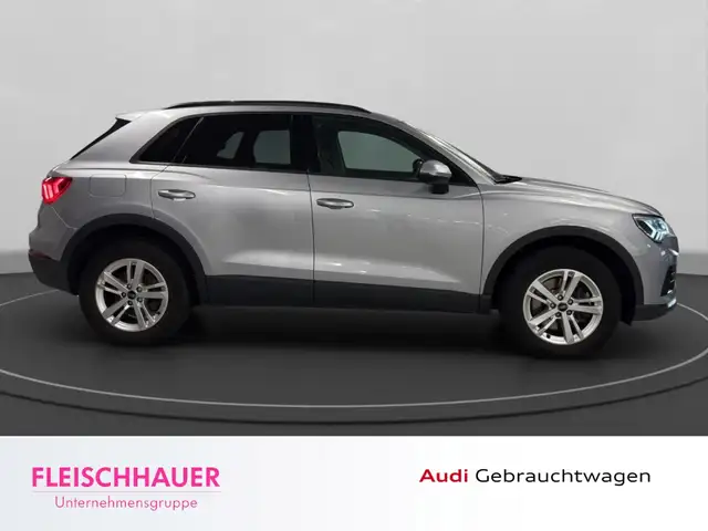 Audi Q3 view 7