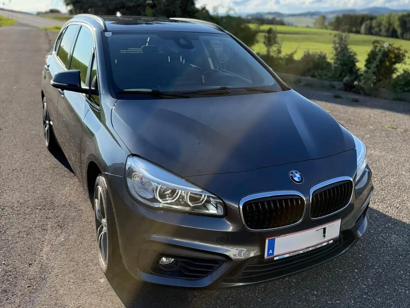 BMW 220 220d xDrive Active Tourer Sport Line Aut. Sport Line Grau - 1