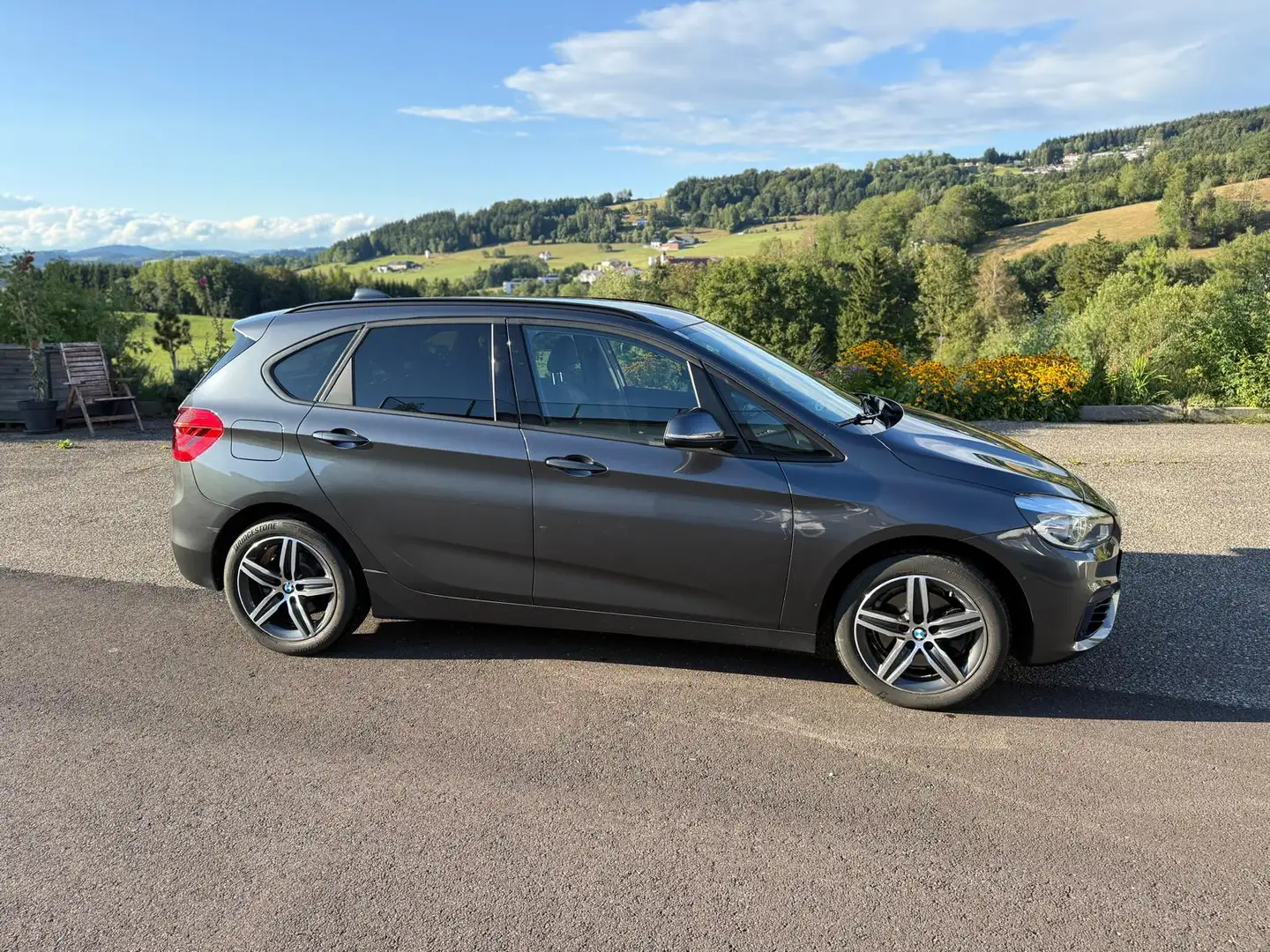 BMW 220 220d xDrive Active Tourer Sport Line Aut. Sport Line Grau - 2