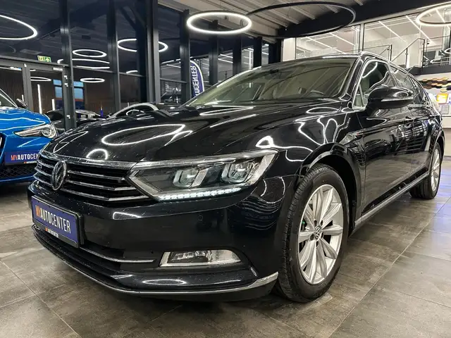 Volkswagen Passat view 2