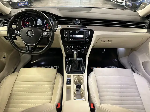 Volkswagen Passat view 9