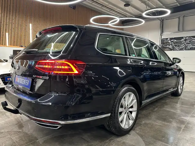 Volkswagen Passat view 5