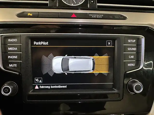 Volkswagen Passat view 13