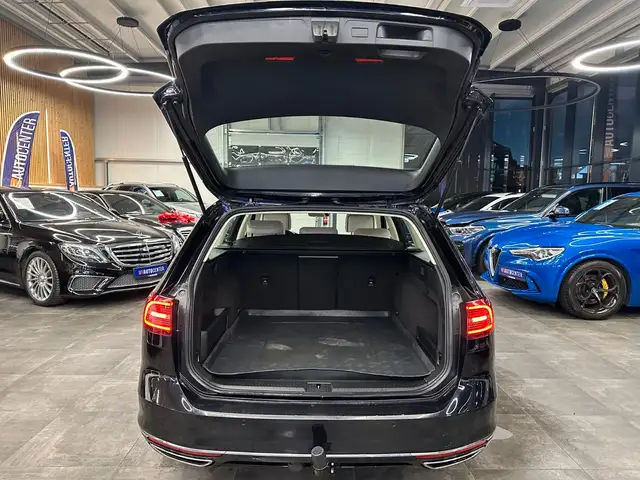 Volkswagen Passat view 8
