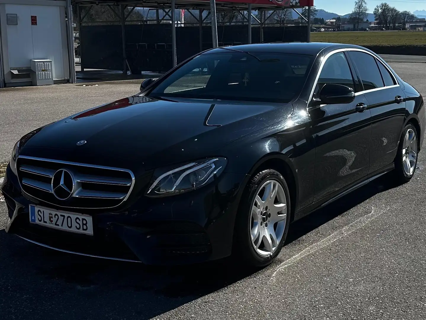 Mercedes-Benz E 220 E 220 d 4MATIC Austria Edition Avantgarde Aut. Austria Edition Avantgarde Schwarz - 2