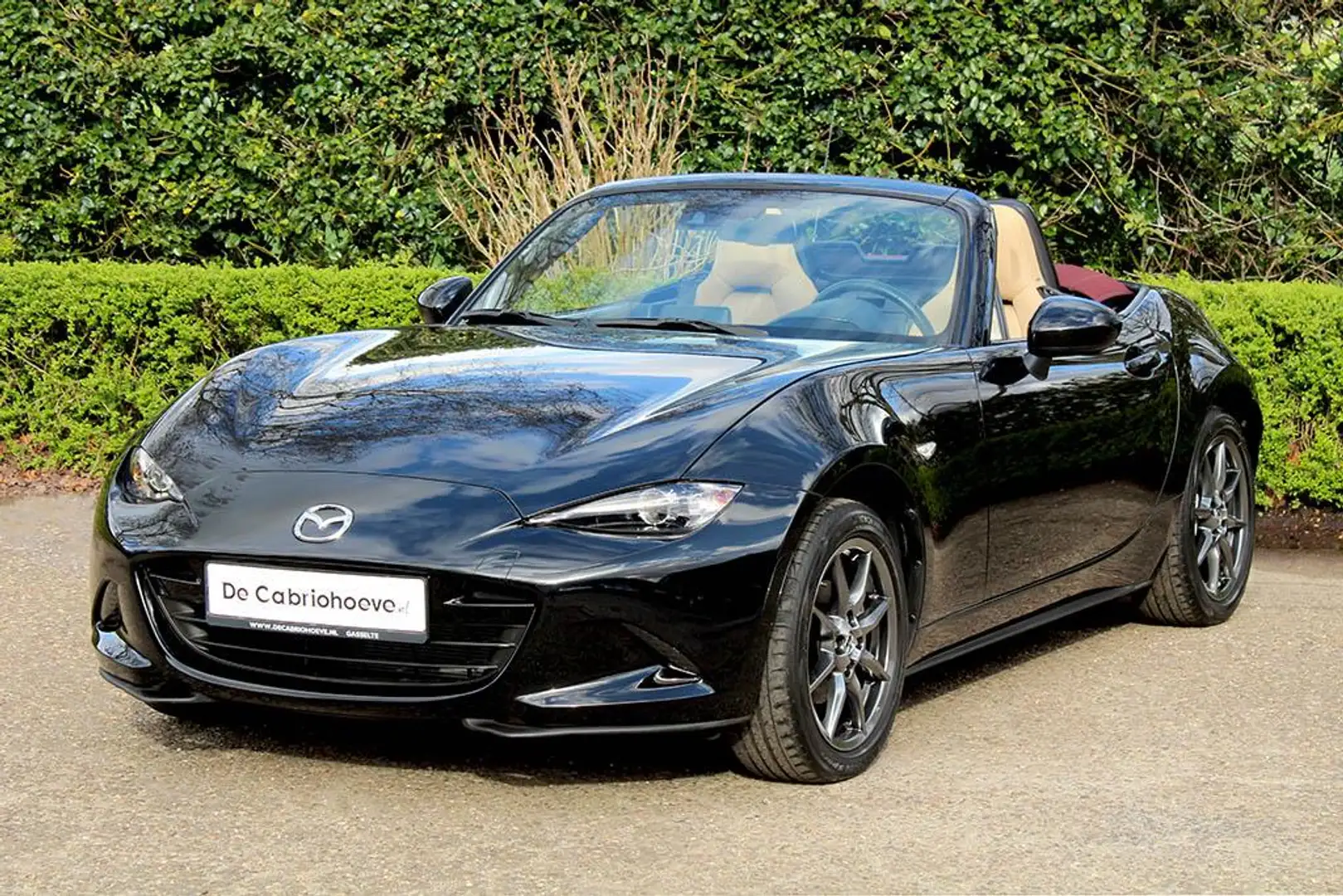 Mazda MX-5 ND 1.5l SkyActiv-G 131 GT-M Jet Black Mica Sakura Zwart - 2