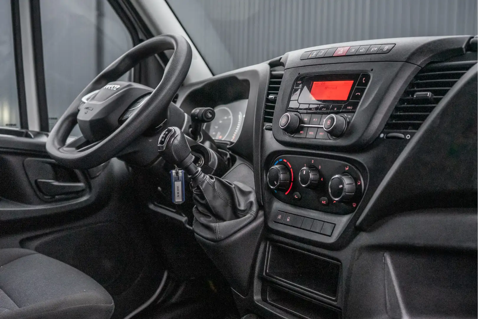 Iveco Daily **35S14V 2.3 L2H2 | 136 PK | Cruise | Airco | 3500 Weiß - 2