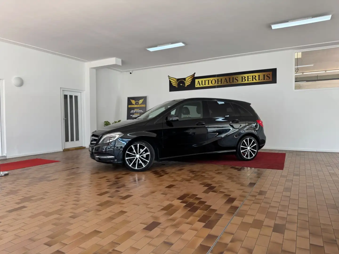 Mercedes-Benz B 180 CDI/2.HND/AUTMTK/SCKHFT/PANO/KMRA/EU5/XENO Noir - 2