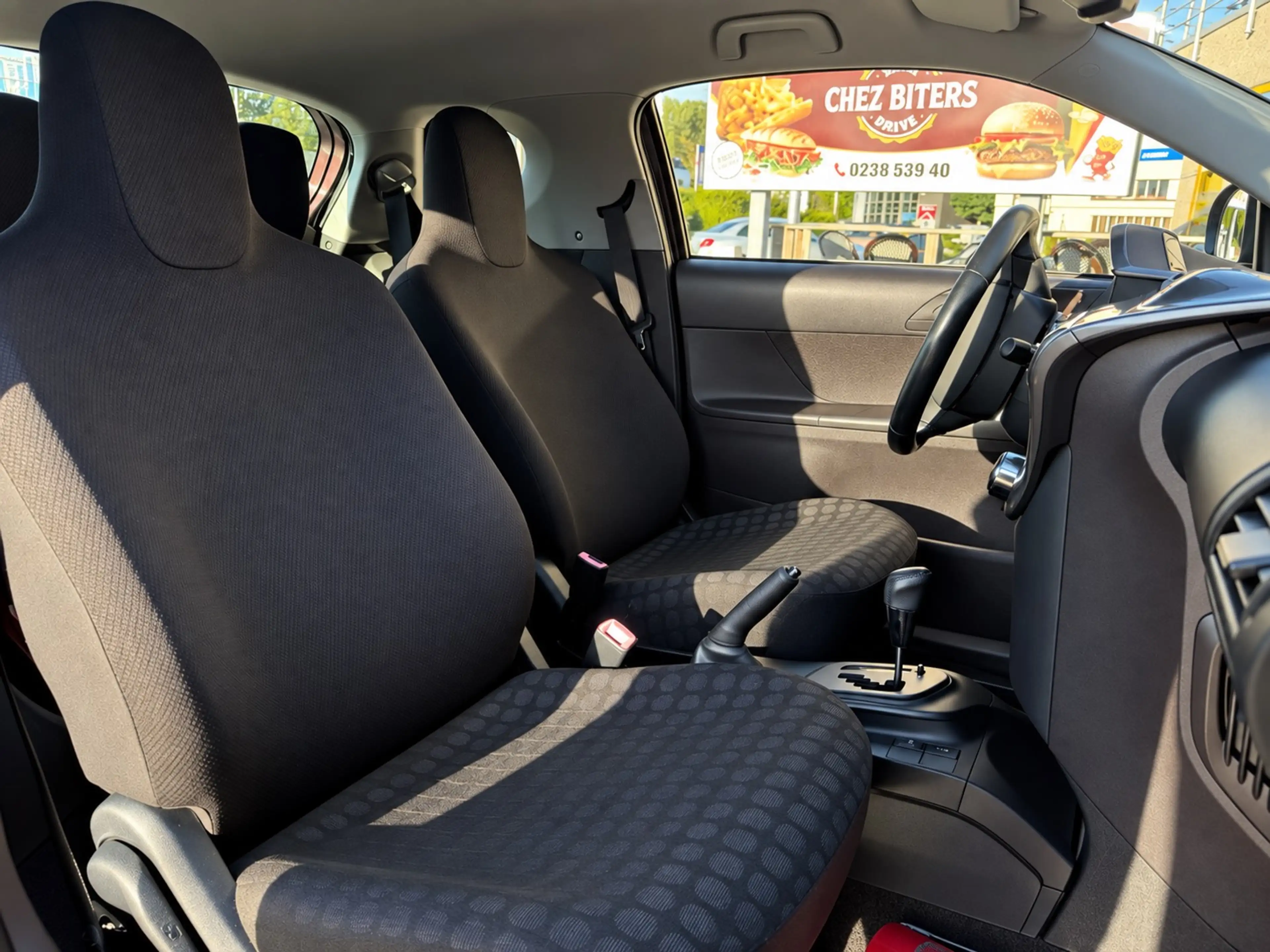 Toyota iQ iQ 1.0i VVT-i / AIRCO / GARANTIE / KEY LESS / AUTOMATIQUE — photo 12