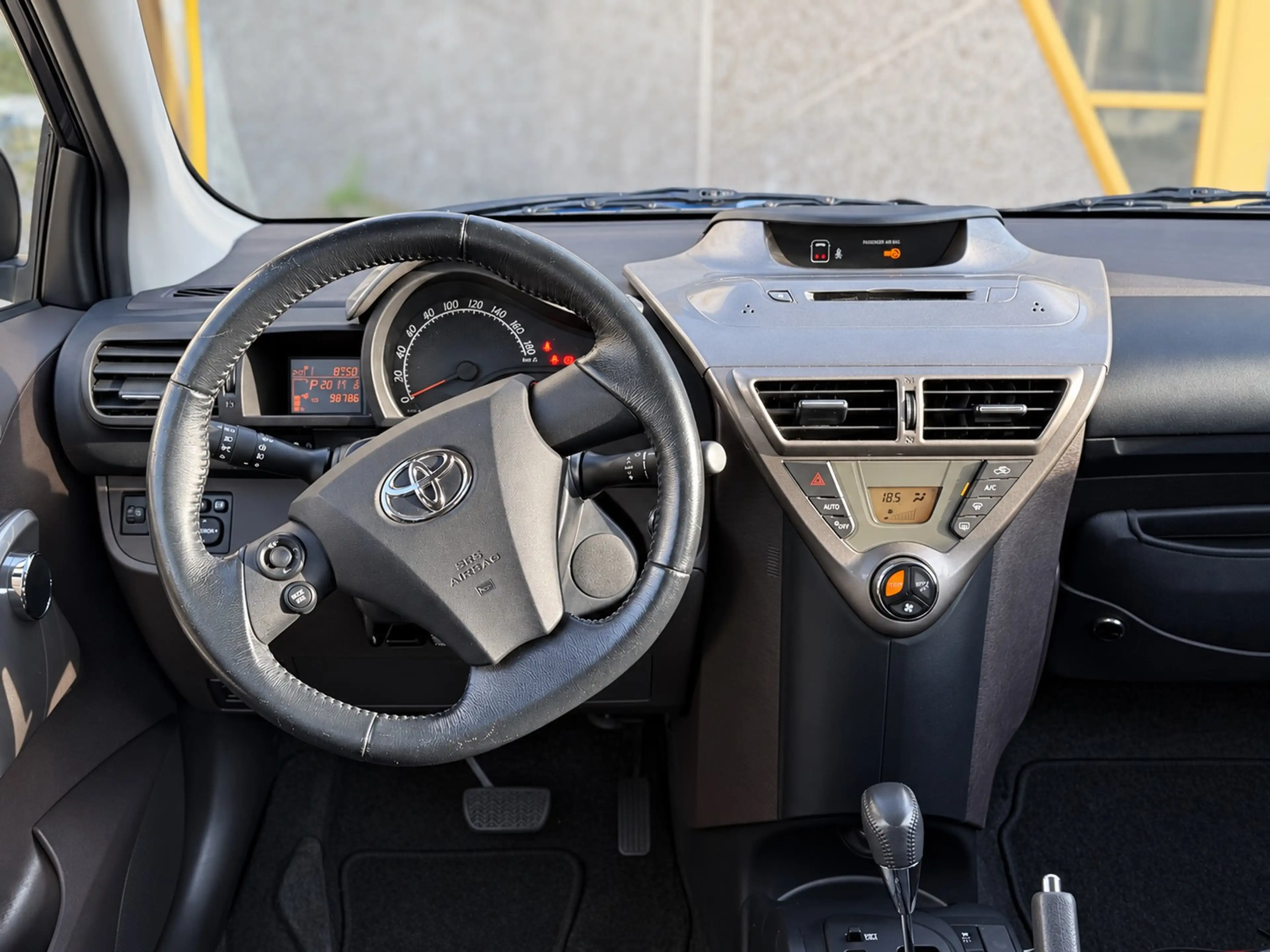 Toyota iQ iQ 1.0i VVT-i / AIRCO / GARANTIE / KEY LESS / AUTOMATIQUE — photo 7