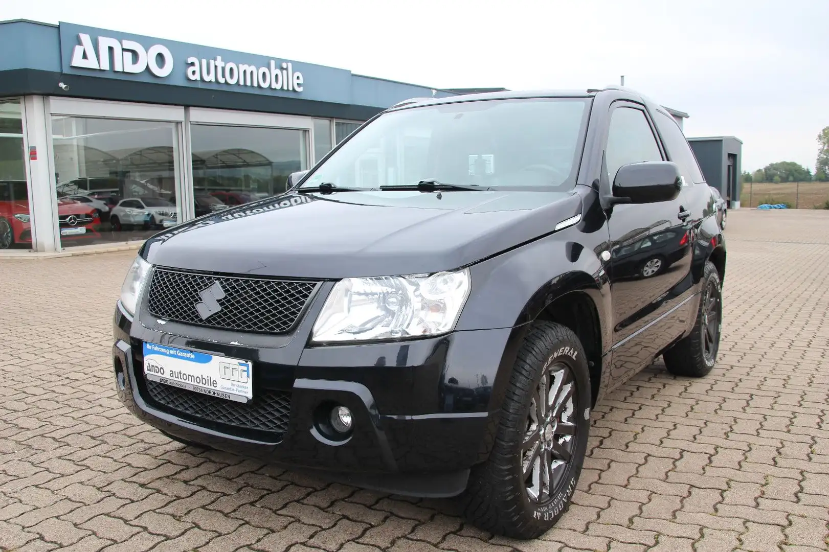Suzuki Grand Vitara 1.6 Black and White Klima/Leder/AHK Černá - 1