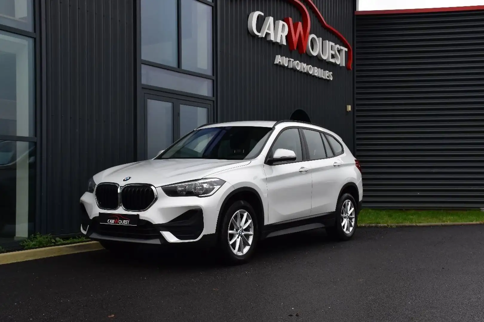 BMW X1 (F48) (2) SDRIVE18D LOUNGE BVA8 Weiß - 1