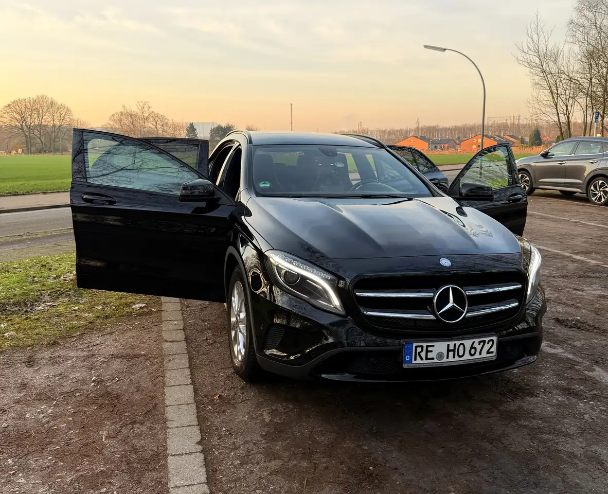 Mercedes-Benz GLA 220