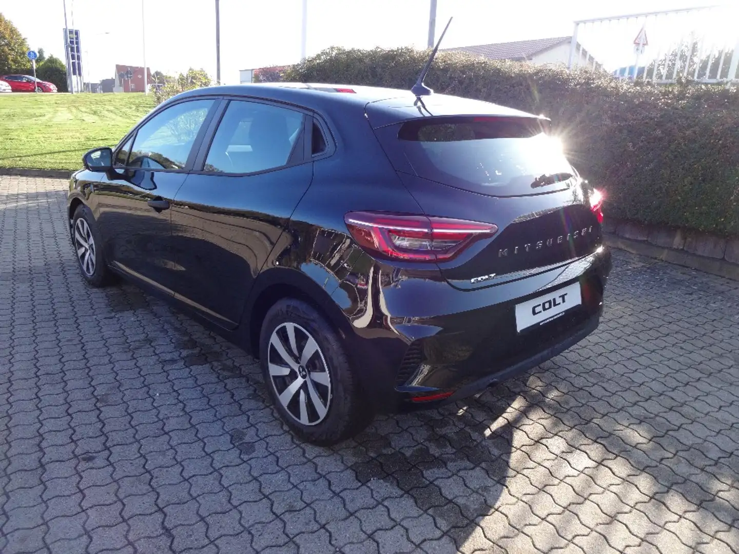 Mitsubishi Colt BASIS 1.0 Benziner 5-Gang Schwarz - 2