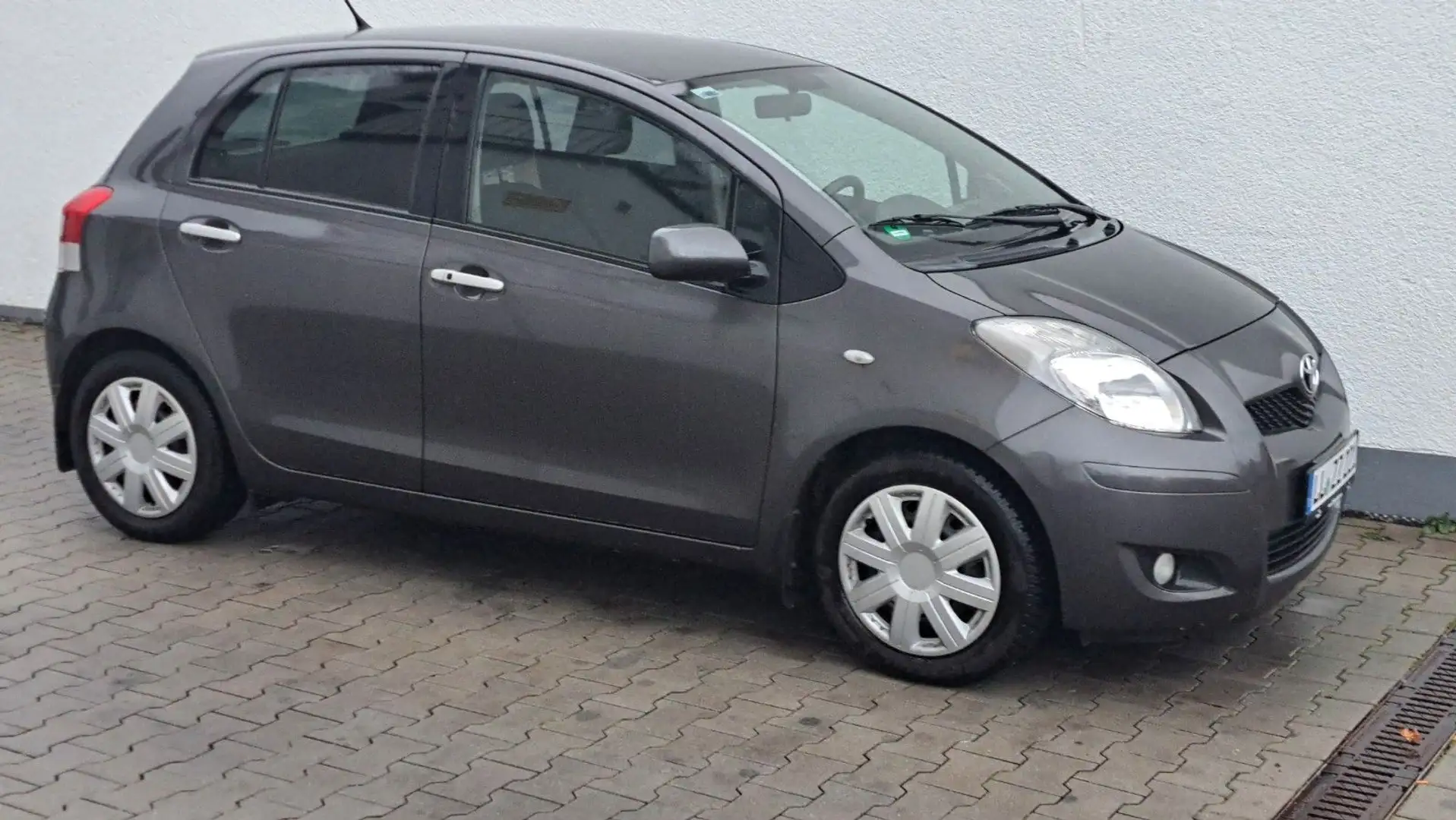 Toyota Yaris Edition AHK Schwarz - 1