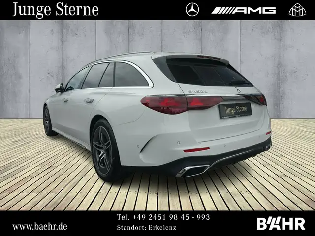 Mercedes-Benz E-Class view 3