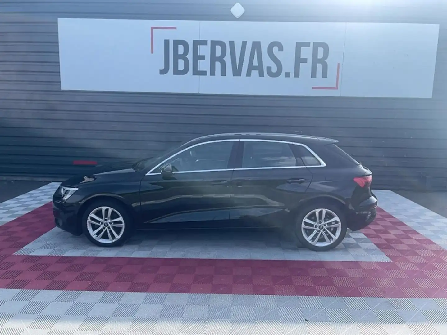 Audi A3 35 TFSI 150 BUSINESS LINE Noir - 1