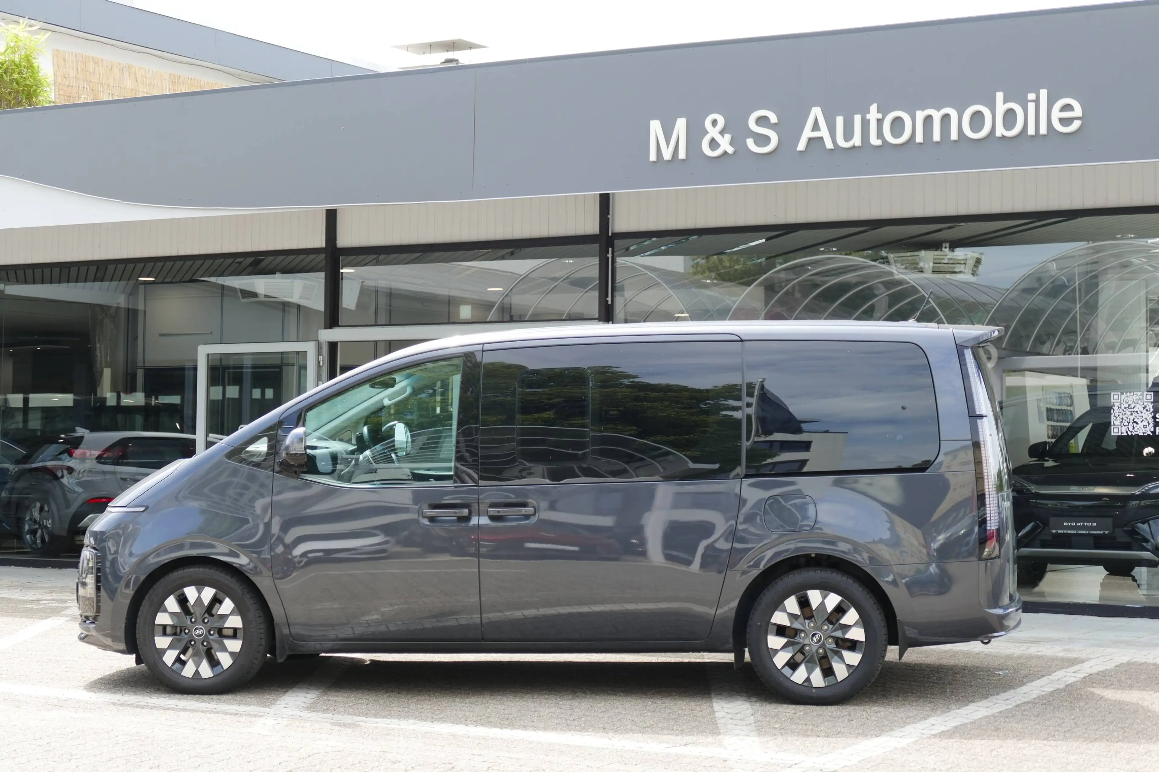 Hyundai STARIA STARIA DIESEL 2.2 CRDi Allrad Signature — photo 2