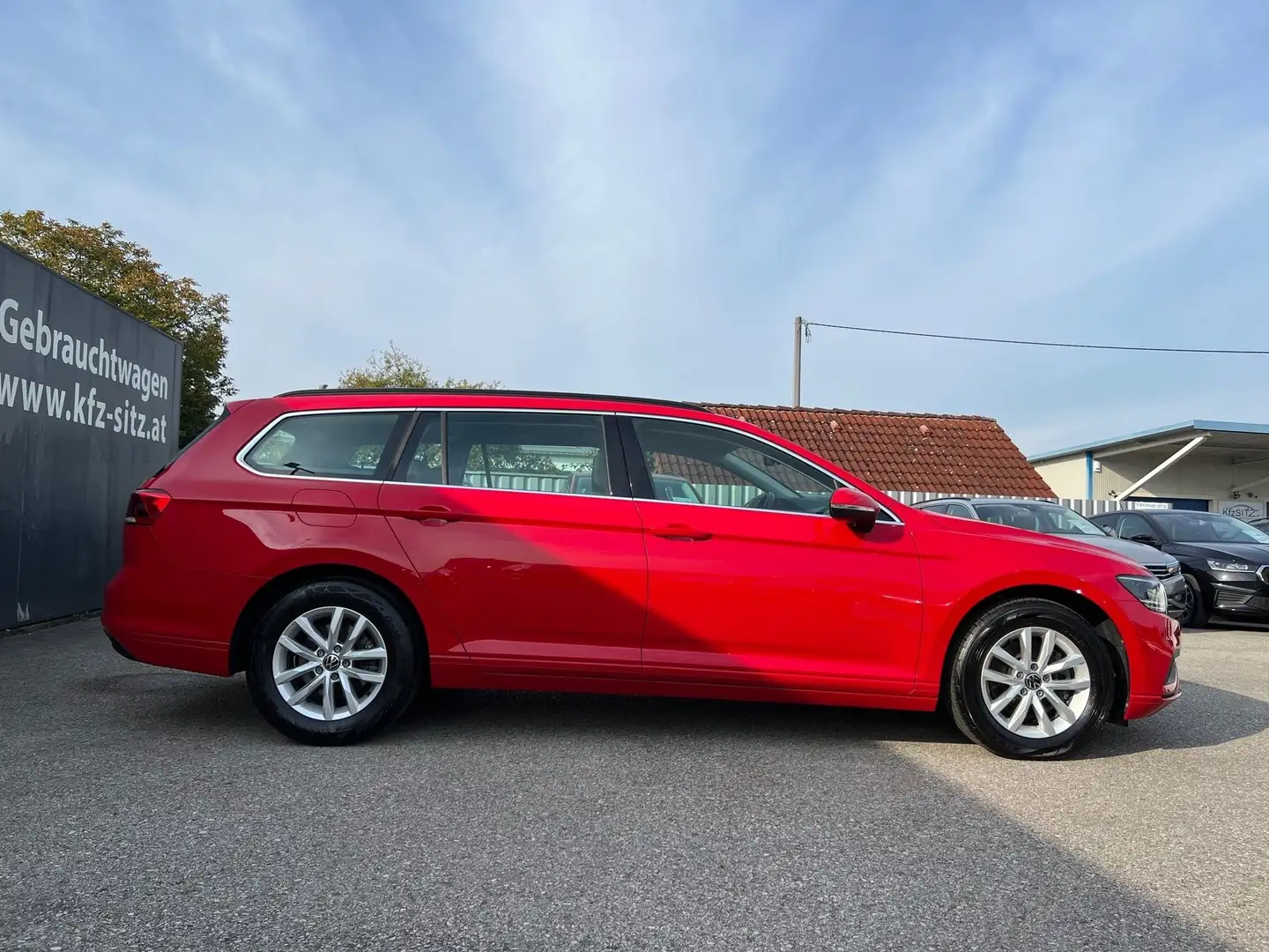 Volkswagen Passat Variant Business 2,0 TDI DSG | NP: € 51.900 Rot - 2