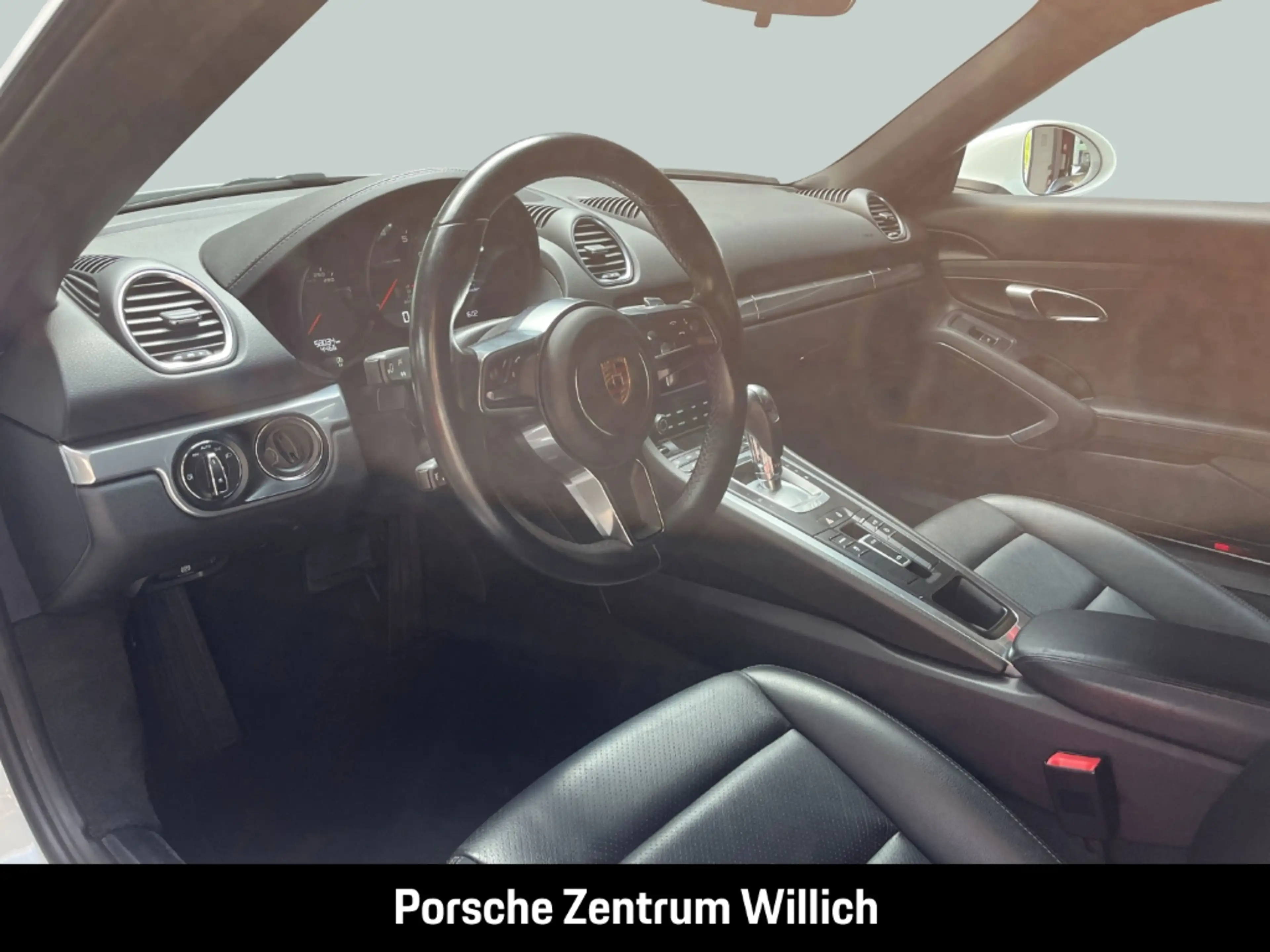 Porsche Boxster 718 — photo 11
