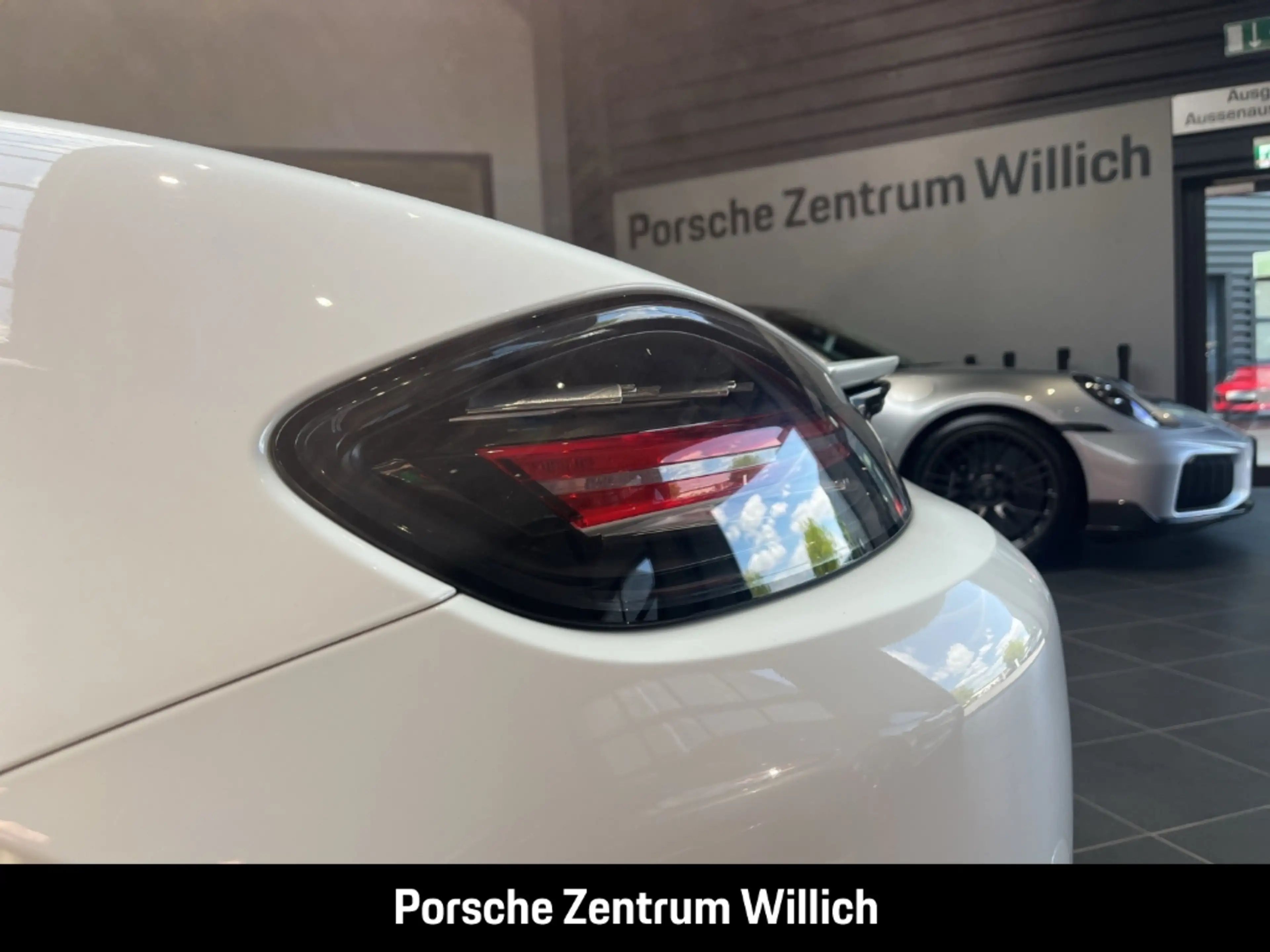 Porsche Boxster 718 — photo 10