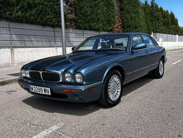xj8 3.2 V8 executive