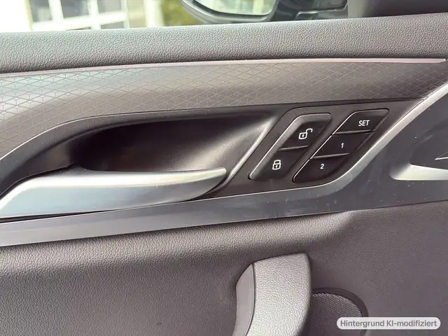 BMW X4 view 14