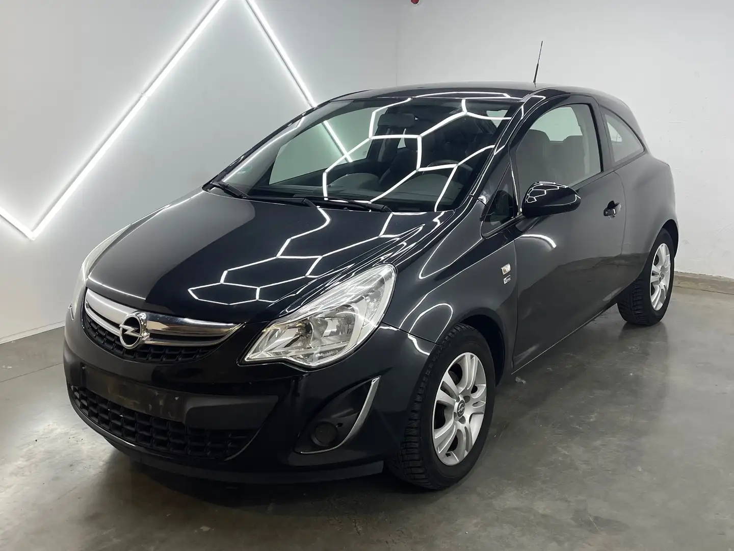 Opel Corsa 1.2i Enjoy Active Noir - 1